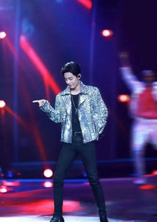 白鹿和王鹤棣最新爆料图片,时尚穿搭引热议，魅力四溢  第1张