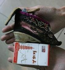 三寸金莲直播在线观看,揭秘古代缠足文化魅力瞬间  第1张